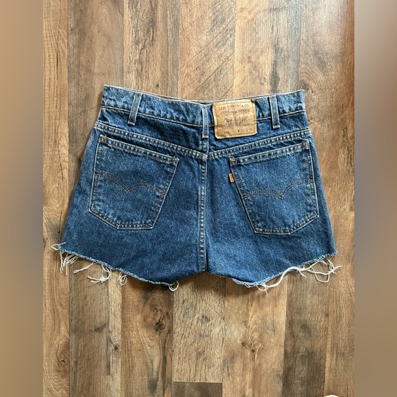 vintage levi’s cutoff denim shorts - Picture 2 of 4